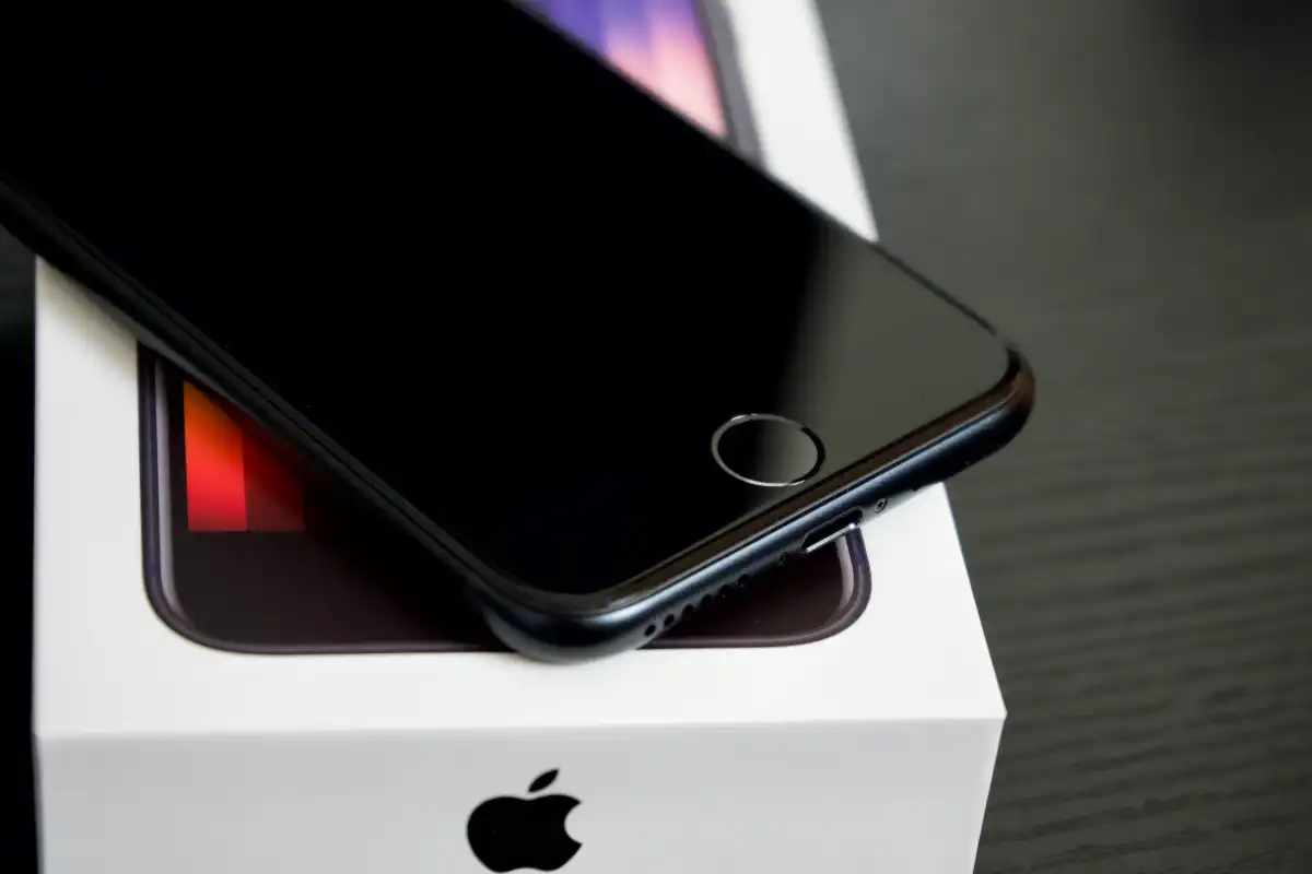Apple iPhone SE (2020)